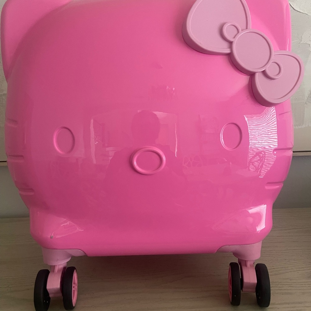 Hello Kitty Pink and Purple Bag with Bow and Wheels